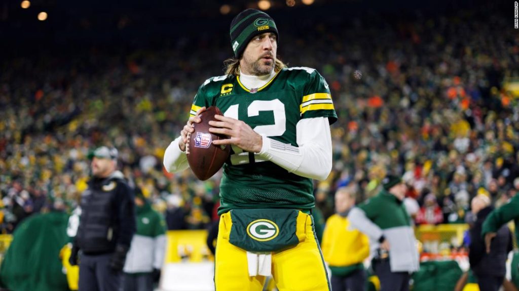 Aaron Rodgers si scusa con i "cari" dopo precedenti polemiche sui commenti di Covid-19