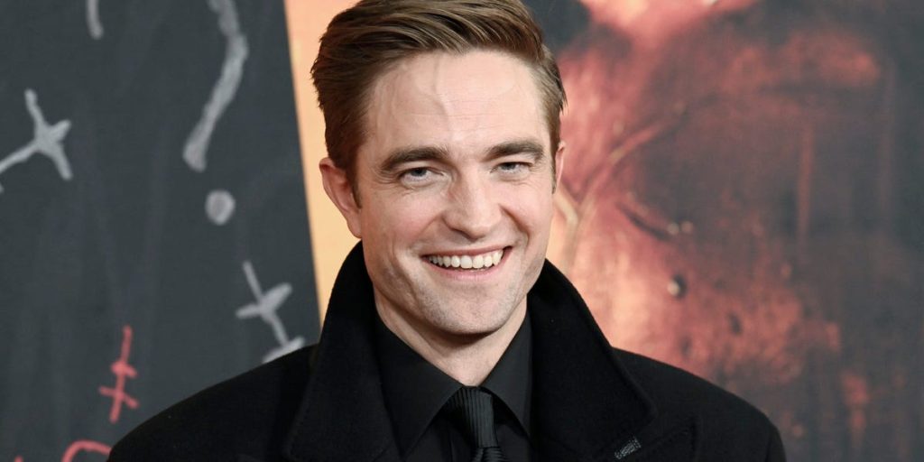 La star di "Batman" Robert Pattinson ha avuto problemi a rubare i calzini