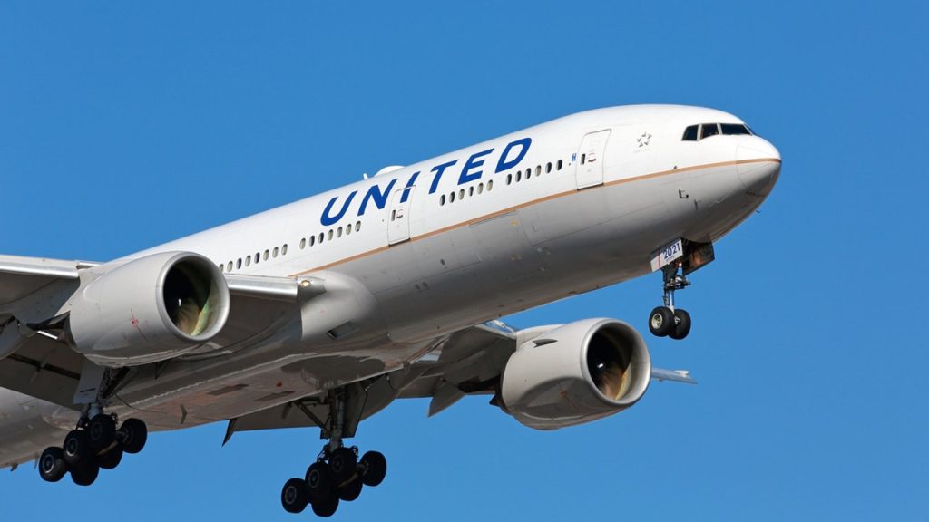 United Airlines annuncia che i dipendenti non vaccinati con esenzione possono tornare al lavoro