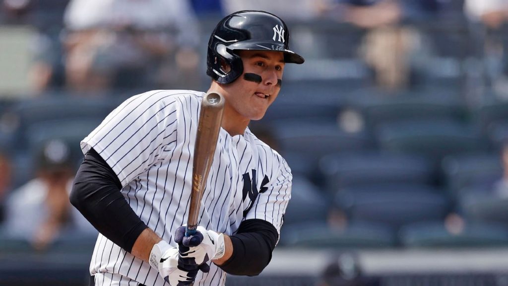 1B Anthony Rizzo accetta un contratto biennale da 32 milioni di dollari con i New York Yankees, afferma la fonte