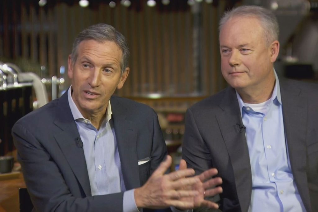 Il CEO di Starbucks Kevin Johnson va in pensione, Howard Schultz torna come CEO ad interim