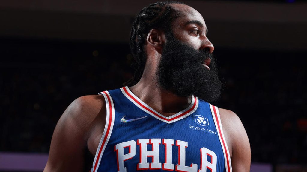 Il paradosso di James Harden: svanire la sconfitta dei Sixers è un'esplosione che fa lampeggiare entrambi i lati di un brillante arco di carriera