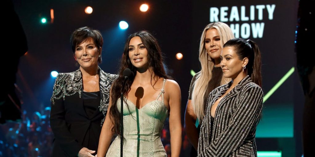 Kourtney Kardashian dice che le sorelle si stavano coccolando con lei su KUWTK