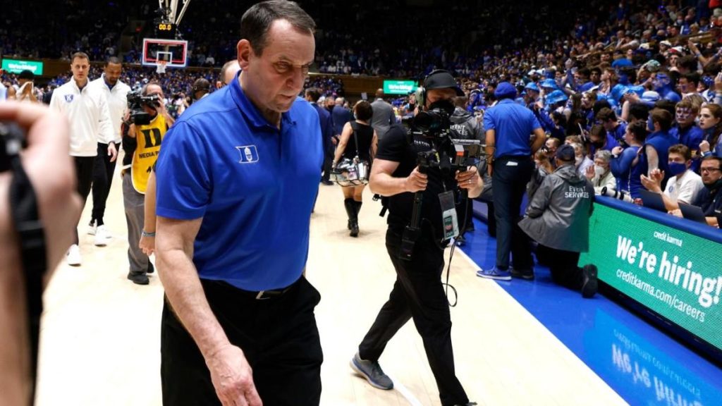 L'ultima partita casalinga dell'allenatore K: l'UNC trasforma la finale di Cameron Indoor di Mike Krzyewski nella sua stessa celebrazione