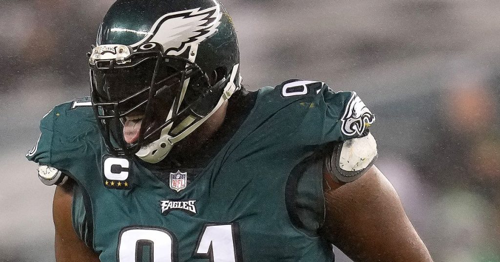 Secondo quanto riferito, Fletcher Cox è tornato agli Eagles con un contratto di un anno