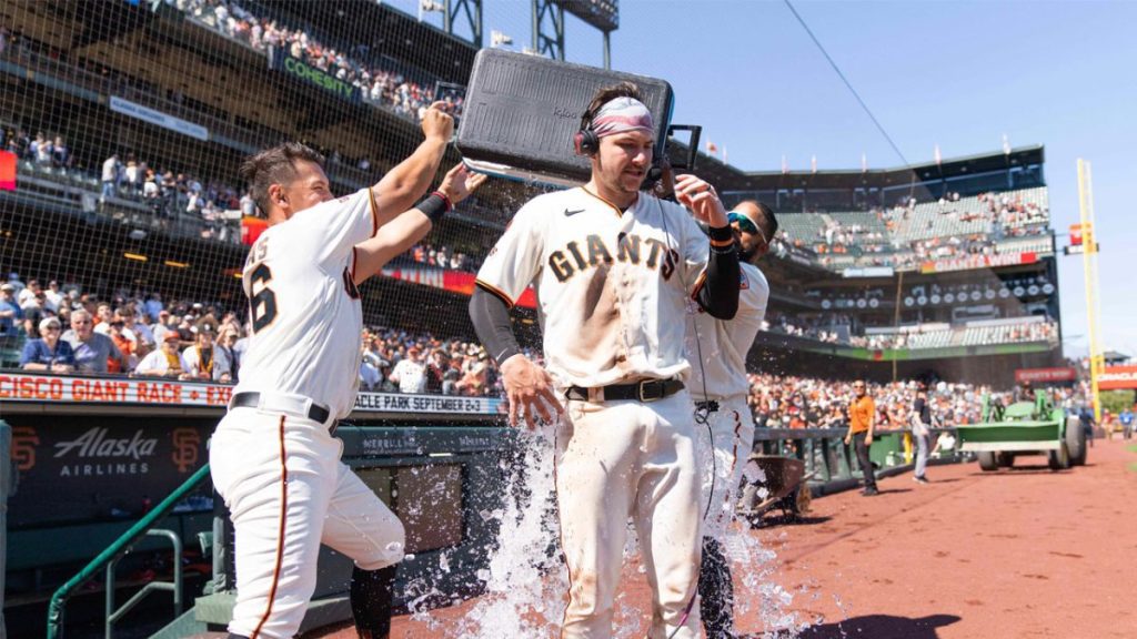 Patrick Bailey dei Giants si salva dopo aver salvato contro i Rangers - NBC Sports Bay Area e California