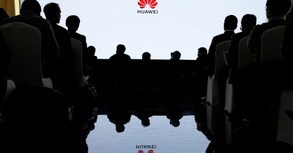 Gli analisti affermano che il nuovo chip rivoluzionario di Huawei attirerà probabilmente un controllo più attento da parte degli Stati Uniti