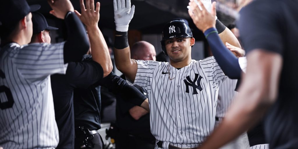 Jason Dominguez centra il suo primo homer allo Yankee Stadium, collezionando 3 valide