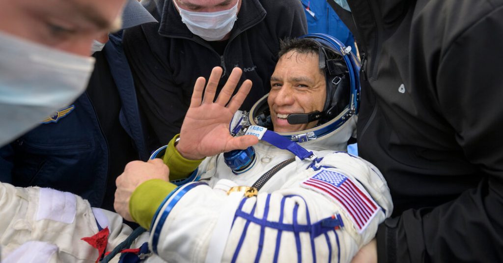 L'astronauta della NASA Frank Rubio ritorna da un volo spaziale da record