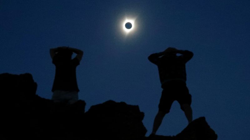 Cambiamenti di temperatura e altro: come un'eclissi solare cambia il tempo