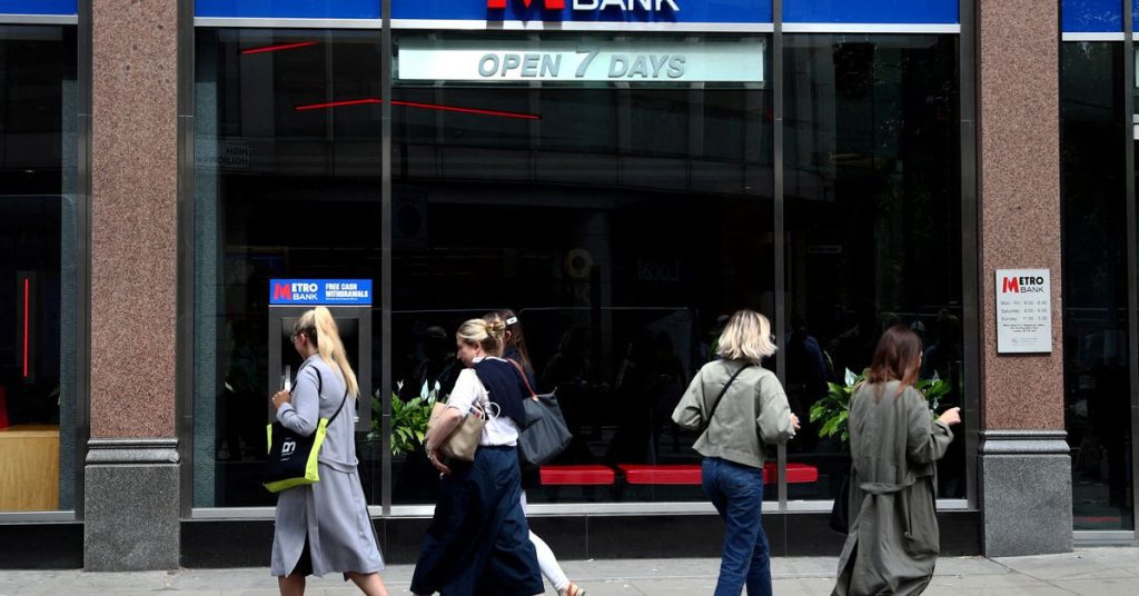 L'assediata Metro Bank si assicura il capitale e il miliardario colombiano Gilinsky prende il controllo