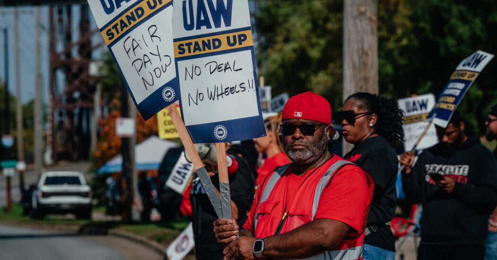 UAW e Ford raggiungono un accordo contrattuale provvisorio