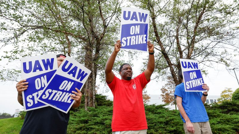 UAW raggiunge un accordo provvisorio con Stellantis