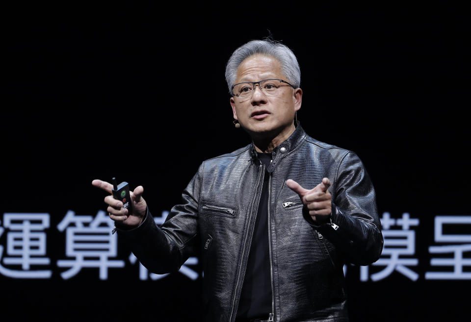 Il CEO di Nvidia Jensen Huang parla al Computex 2024 a Taipei, Taiwan, a giugno.  (Foto AP/Xiang Yingying, file)