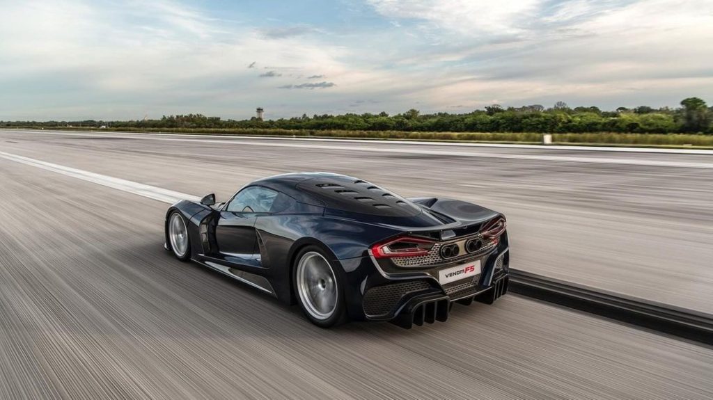 Un Hennessey Phenom F5 si schianta a 250 mph sulla pista del Kennedy Space Center