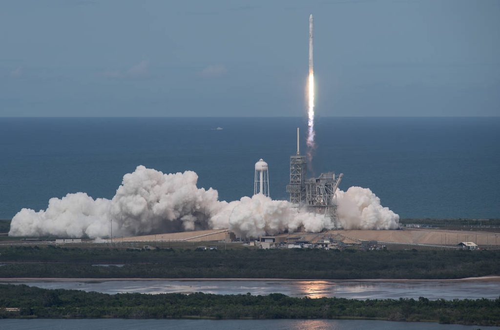 SpaceX vuole effettuare fino a 120 lanci all'anno dalla Florida e i concorrenti non ne sono contenti