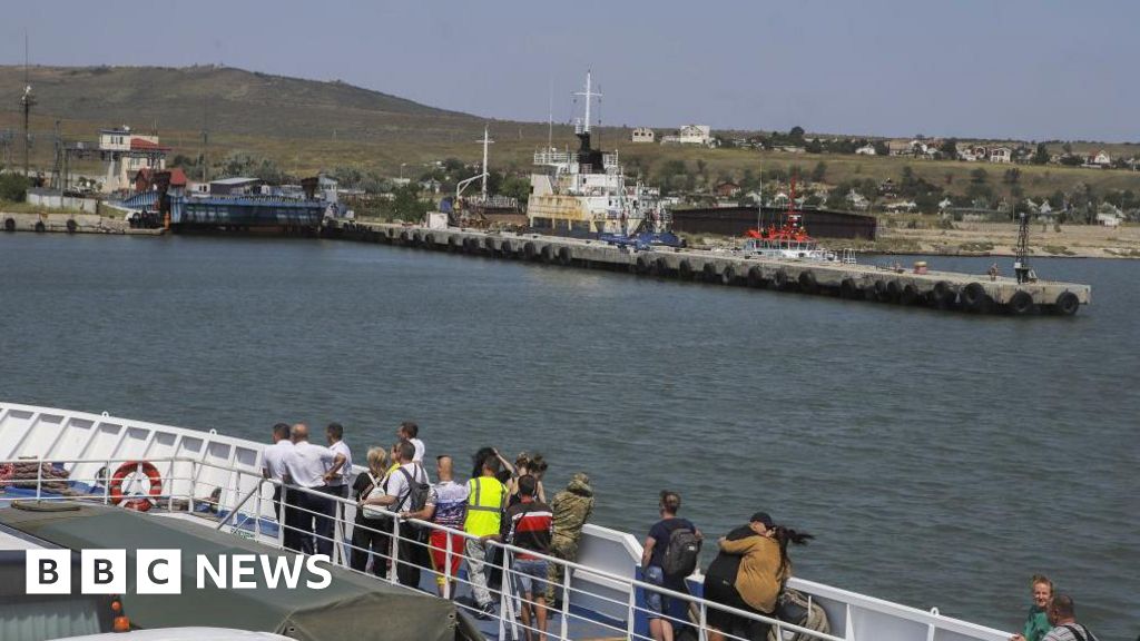 Una persona è rimasta uccisa nell'attacco ucraino a un traghetto nel porto russo del Caucaso