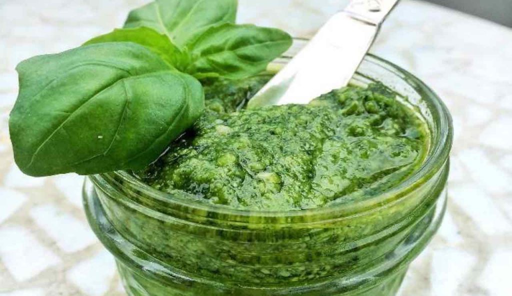 Pesto alla genovese, da quando ho scoperto questa ricetta lo preparo sempre a casa: un vero tripudio di sapori