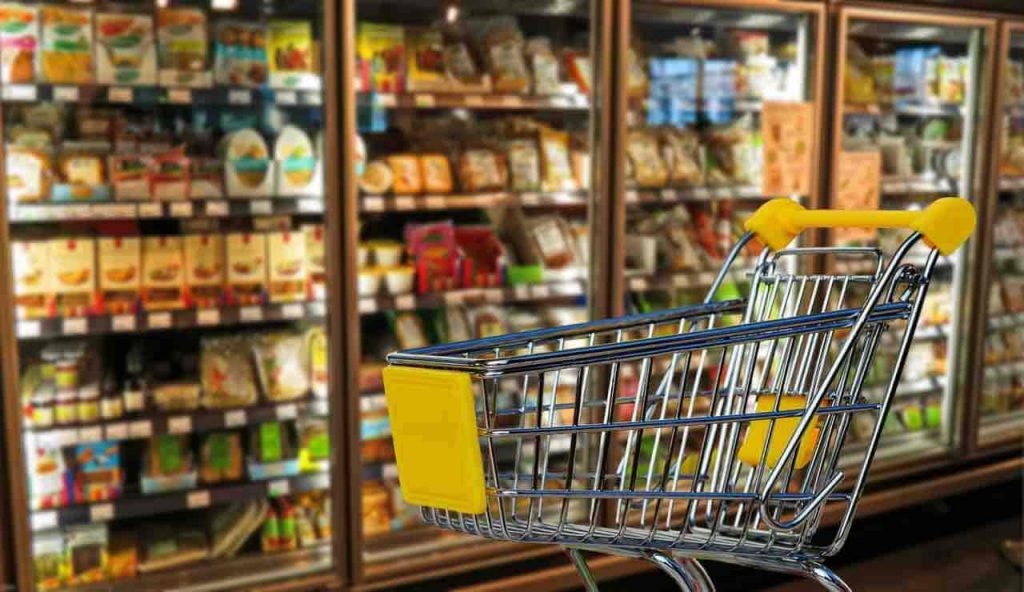 Quando vai al supermercato lascia sempre questo oggetto in borsa | Scontrino più leggero alla casa