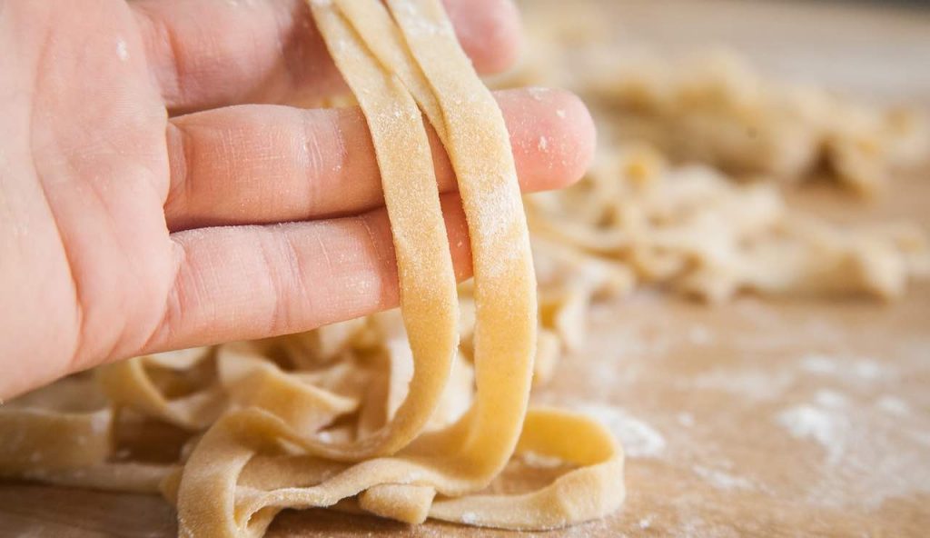 Fatta in casa è ancora più buona | Prepara con le tue mani un buon piatto di pasta: bastano due ingredienti